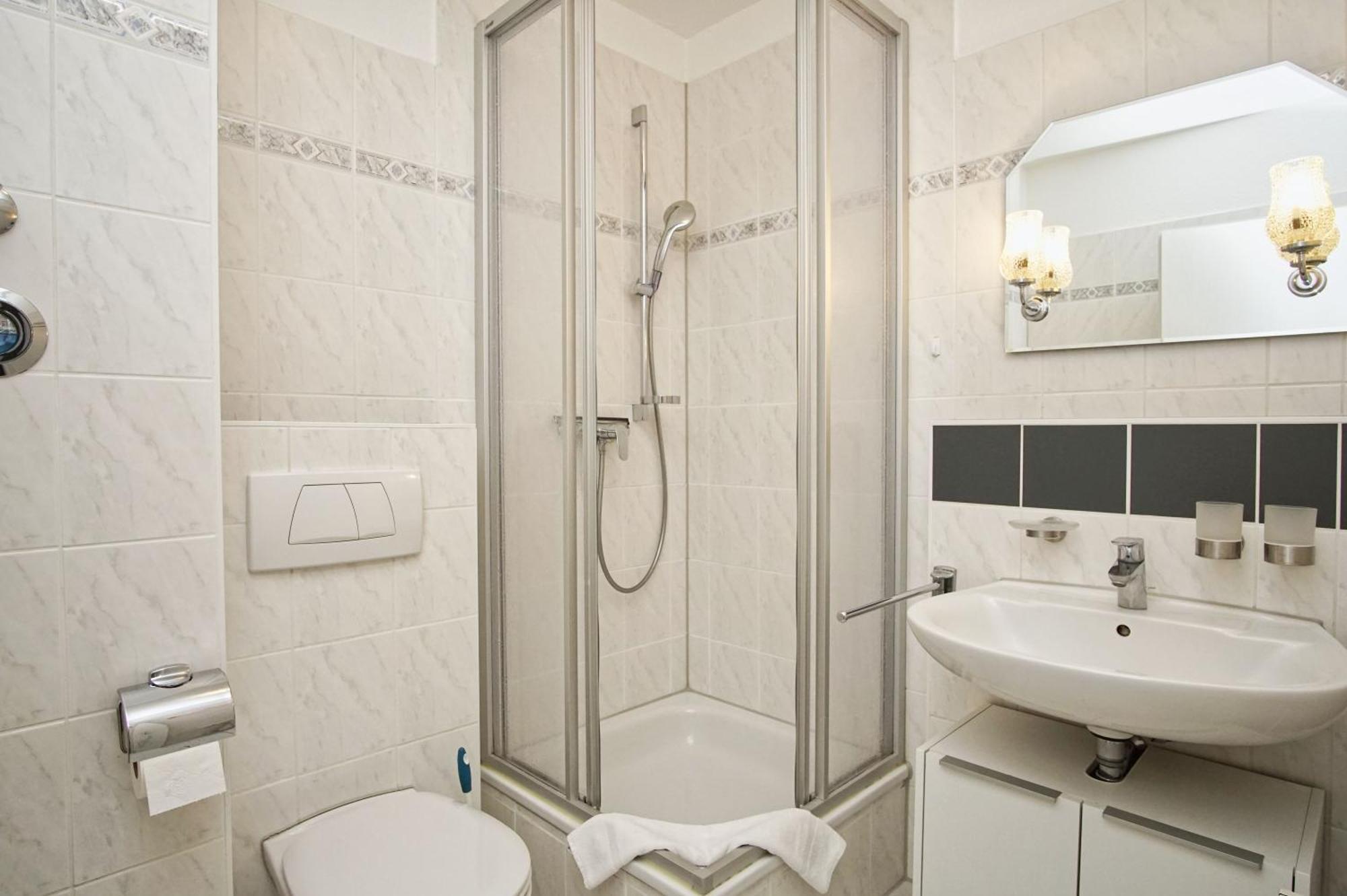 Zentrale Fewo Mit Balkon, Gratis Nutzung Vom Ahoi Erlebnisbad Und Sauna In Sellin - Villa Buskam Fewo 27 غورين المظهر الخارجي الصورة